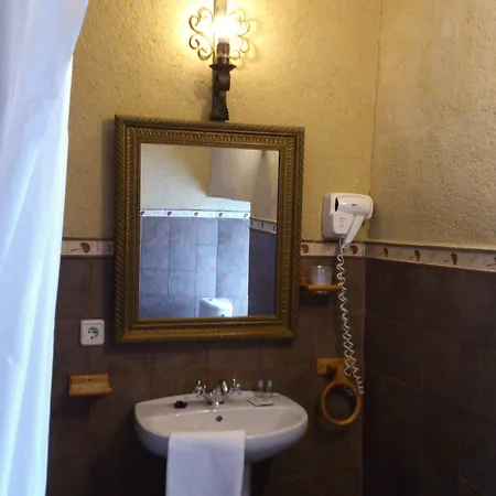 Palacio De Alvarado En Merindades 3* El Ribero