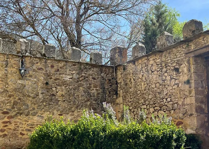 Palacio De Alvarado En Merindades