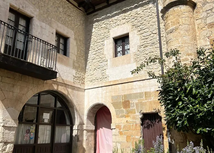 Palacio De Alvarado En Merindades 엘리베로