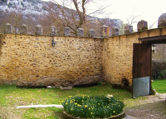 Palacio De Alvarado En Merindades 엘리베로