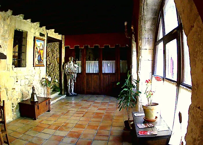 Palacio De Alvarado En Merindades
